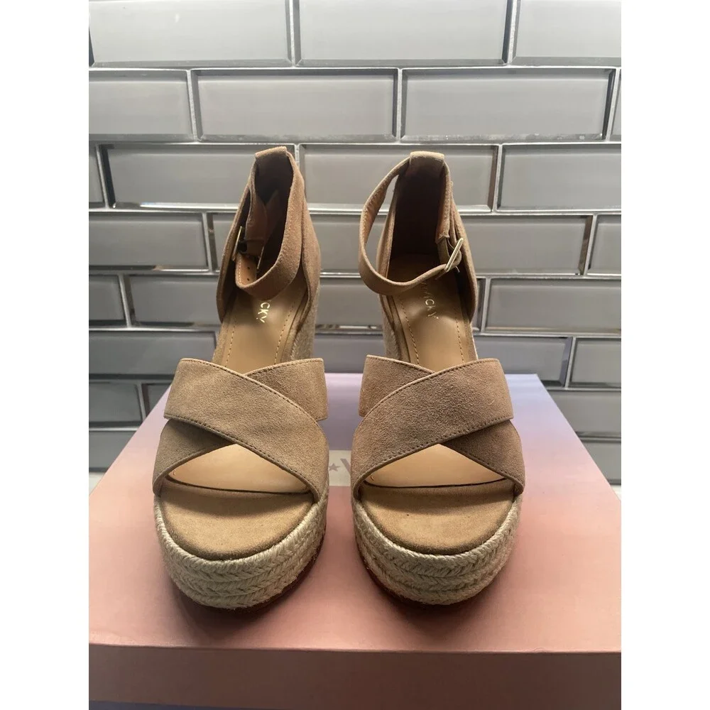 Lisa Vicky GEMI-V Cognac‎ Suede Espadrille Wedge Sandals Size 7.5 – New in Box